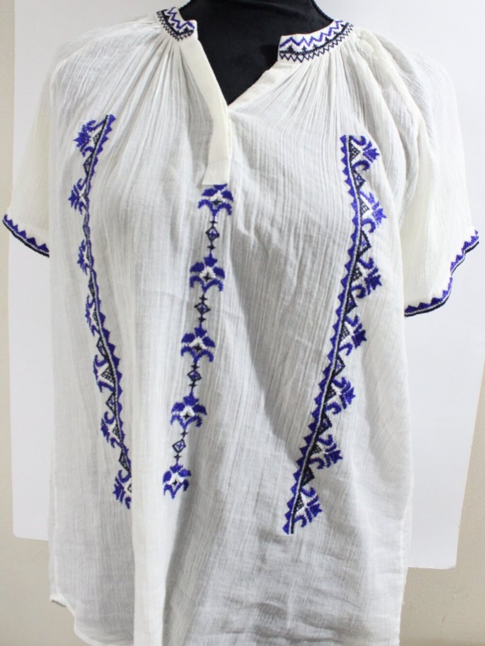 Rungolee Gauze Bohemian Top, White with Navy Blue Trim, Short Sleeves, Medium